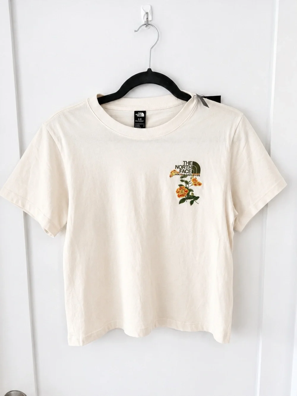The North Face Yosemite Floral Graphic Tee Cream Women’s Medium NWT - Picture 4 of 10